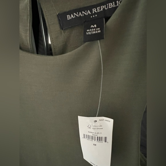 NWT Banana Republic HIGH-NECK KNIT KNEE-LENGTH DRESS size medium - Picture 3 of 4